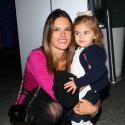 Alessandra Ambrosio : Sa fille Anja lui vole la vedette et joue déjà au top !
