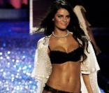 Isabeli Fontana, un top brésilien en parfaite harmonie avec la politique de la maison Victoria's Secret
