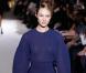 Candice Swanepoel sur le podium de la Fashion Week à Paris en mars 2011 