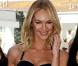 Candice Swanepoel lors de la présentation des maillots de l'été 2011 de Victoria's Secret entourée d'Adriana Lima et Alessandra Ambrosio. Elle affiche un corps très (trop) mince...
