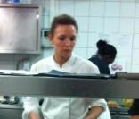 Pierre Sang, Stéphanie et Fanny travaillent d'arrache-pied en cuisine en vue de la finale de  Top Chef 2011 , lundi 4 avril.