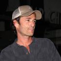 PHOTOS : Luke Perry est toujours aussi sexy !