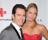 Bal de la Croix-Rouge américaine à Santa Monica, le 9 avril 2011 : Mark-Paul Gosselaar et Catriona McGinn 