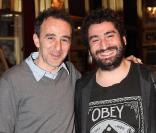 Elie Semoun et Mouloud Achour lors de la dernière représentation du spectacle de Jérôme Commandeur au Casino de Paris, le 9 avril 2011