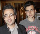 Laurent Storch (directeur ds programmes de TF1) avec son fils lors d'une des dernières représentations du spectacle de Jérôme Commandeur au Casino de Paris, le 9 avril 2011
