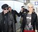 Johnny Hallyday et Laeticia en partance pour Los Angeles, à Paris. Paris, le 31 mars 2011