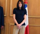 Carla, ton pantalon est trop long !