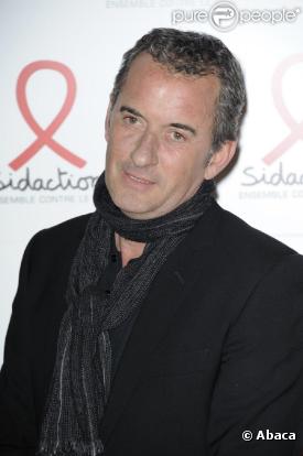 Christophe Dechavanne ose tout : même un programme sur le strip-tease et l'effeuillage.