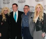 Victoria Gotti, John Travolta, John Gotti Jr et Lindsay Lohan lors de la conférence de presse pour Gotti : Three Generations à New York le 12 avril 2011