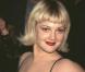 Drew Barrymore à la première de Wedding Singer à New York en février 1998 