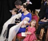 Le 14 avril 2011, le prince Frederik et la princesse Mary de Danemark  ont fait baptiser leurs jumeaux âgés de trois mois Vincent et Joséphine,  à l'église protestante d'Holmen, à Copenhague. Isabella et Christian, leurs deux grands, ont été parfaits ! 