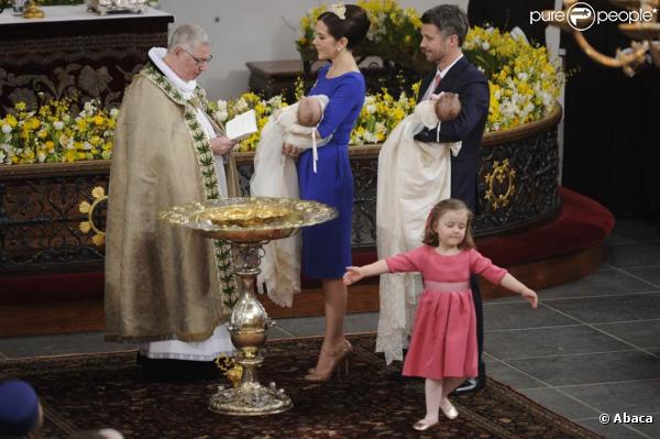 Le 14 avril 2011, le prince Frederik et la princesse Mary de Danemark ont fait baptiser leurs jumeaux, nés en janvier, à l'église protestante d'Holmen, à Copenhague. Le public a alors pu découvrir leurs prénoms : Vincent et Josephine.