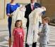 Le 14 avril 2011, la princesse Mary et le prince Frederik de Danemark quittent le palais royal d'Amalienborg avec leurs enfants, Christian et Isabella. Direction l'église d'Holmen, pour le baptême de leurs jumeaux de trois mois, Vincent et Joséphine.