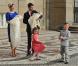 Le 14 avril 2011, la princesse Mary et le prince Frederik de Danemark quittent le palais royal d'Amalienborg avec leurs enfants, Christian et Isabella. Direction l'église d'Holmen, pour le baptême de leurs jumeaux de trois mois, Vincent et Joséphine.