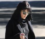 En total look noir, en début de grossesse, Selma Blair reste au top 