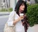 En tenue de ville, Selma Blair fait toujours carton plein. En beige et blanc, la star rayonne dans son style boyish 