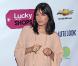 Robe seventies, tons poudrés, Selma Blair brille sur le tapis rouge 