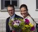 La princesse Victoria de Suède et son mari le prince Daniel en visite sur l'île de Gotland, le 15 avril 2011. Après avoir visité la ferme natale du physicien Polhem, ils avaient rendez-vous dans la cité médiévale de Visby.