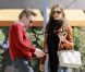 Sofia Vergara fait du shopping avec des amis dans West Hollywood le 10 avril 2011