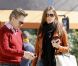 Sofia Vergara semble agacée durant sa journée shopping avec des amis dans West Hollywood le 10 avril 2011