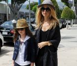 Rachel Zoe prodiguerait-elle ses conseils de modeuse aux enfants ? La jeune maman s'entraîne certainement ! Los Angeles, 19 avril 2011 