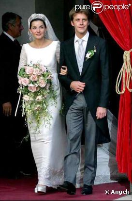 Radieuse, Clotilde Courau savoure ce jour inoubliable au bras de son  mari, le prince Emanuele Filibert  de Savoie. Rome, 25 septembre 2003