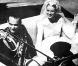 La princesse Grace de Monaco salue les monégasques auprès de son jeune époux dans leur calèche. Monaco, 18 avril 1956