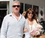 Didier Deschamps et son épouse Claude, rencontrée il y a près de 25 ans, lors d\'une promenade à Cannes, le 5 avril 2011.