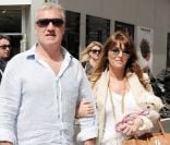 Didier Deschamps et son épouse Claude, rencontrée il y a près de 25 ans, lors d'une promenade à Cannes, le 5 avril 2011.