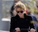 Isla Fisher et ses filles Olive et Elula en promenade à New York le 21 avril 2011