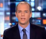 Julien Arnaud présente le JT de 13 heures de TF1, samedi 23 avril 2011.