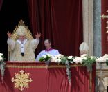 Le pape Benoît XVI lors de son allocution urbi et orbi pour Pâques, le 24 avril 2011.