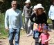 Marcia Cross et Tom Mahoney passent un moment en famille avec Eden et Savannah. Avril 2011