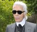 Karl Lagerfeld très looké lorsqu'il dévoile la suite Magnum Chocolat réalisée par le maître chocolatier et sculpteur Patrick Roger le 28 avril 2011 à l'Hôtel La Réserve à Paris  