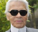 Karl Lagerfeld signe la suite Magnum Chocolat réalisée par le maître chocolatier et sculpteur Patrick Roger le 28 avril 2011 à l\'Hôtel La Réserve à Paris <br />