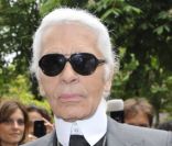 Karl Lagerfeld signe la suite Magnum Chocolat réalisée par le maître chocolatier et sculpteur Patrick Roger le 28 avril 2011 à l\'Hôtel La Réserve à Paris <br />