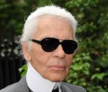 Karl Lagerfeld signe la suite Magnum Chocolat réalisée par le maître chocolatier et sculpteur Patrick Roger le 28 avril 2011 à l\'Hôtel La Réserve à Paris