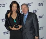 ... Todt prennent la pose pour ...