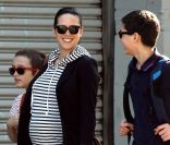 Jennifer Connelly avec ses deux fils Kai et Stellan à New York le 29 avril 2011
