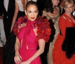 Jennifer Lopez est juste resplendissante à la soirée très mode du MET Ball. New York, 2 mai 2011 