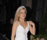 Lily Allen lors de son anniversaire, inséparable de... sa cigarette !