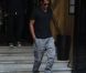 Jay-Z sort de son hôtel Le Meurice à Paris le 23 avril 2011, accompagné du neveu de Beyoncé, Daniel et de son beau-frère
