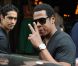 Jay-Z sort de son hôtel Le Meurice à Paris le 23 avril 2011, accompagné du neveu de Beyoncé, Daniel et de son beau-frère
