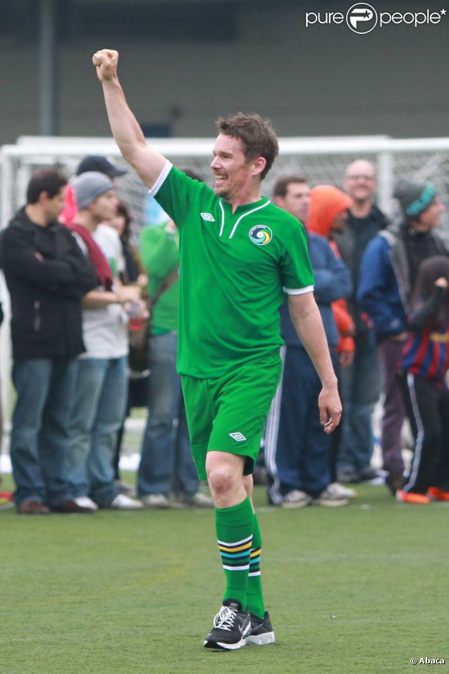 Ethan Hawke : heureux de ses performances durant le match de foot NYFEST à New York le 23 avril 2011