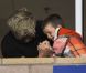 Gordon Ramsay s'occupe de Cruz Beckham lors du match opposant les LA Galaxy au Portland Timbers  au Depot Center de Los Angeles le 23 avril 2011