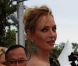 Uma Thurman, en Versace, lors de la cérémonie d'ouverture du festival de Cannes le 11 mai 2011