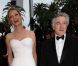 Uma Thurman, en Versace, et Robert de Niro lors de la cérémonie d'ouverture du festival de Cannes le 11 mai 2011