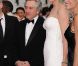 Uma Thurman, en Versace, et Robert de Niro lors de la cérémonie d'ouverture du festival de Cannes le 11 mai 2011