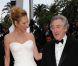 Uma Thurman, en Versace, et Robert de Niro lors de la cérémonie d'ouverture du festival de Cannes le 11 mai 2011