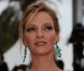 Uma Thurman, en Versace, lors de la cérémonie d'ouverture du festival de Cannes le 11 mai 2011
